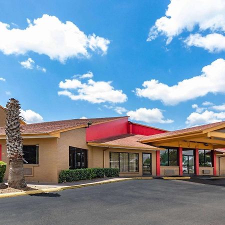 Howard Johnson By Wyndham Houston Hobby Airport Exterior photo