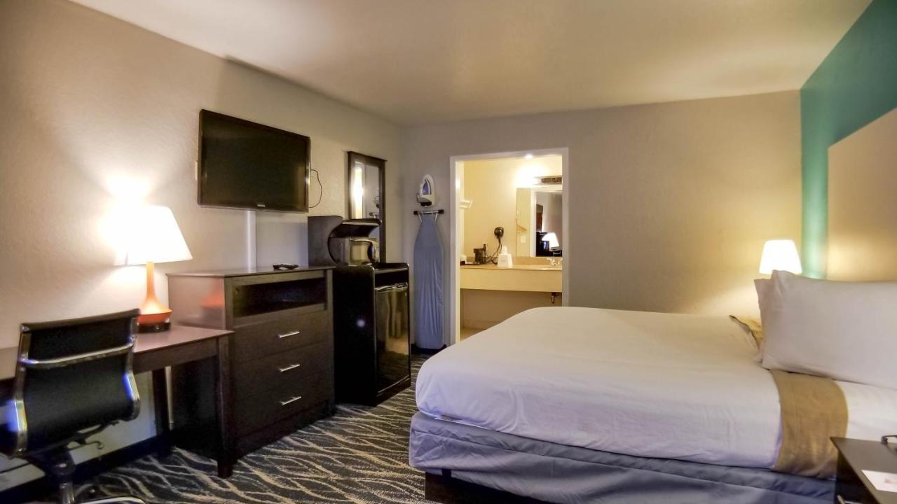 Howard Johnson By Wyndham Houston Hobby Airport Exterior photo