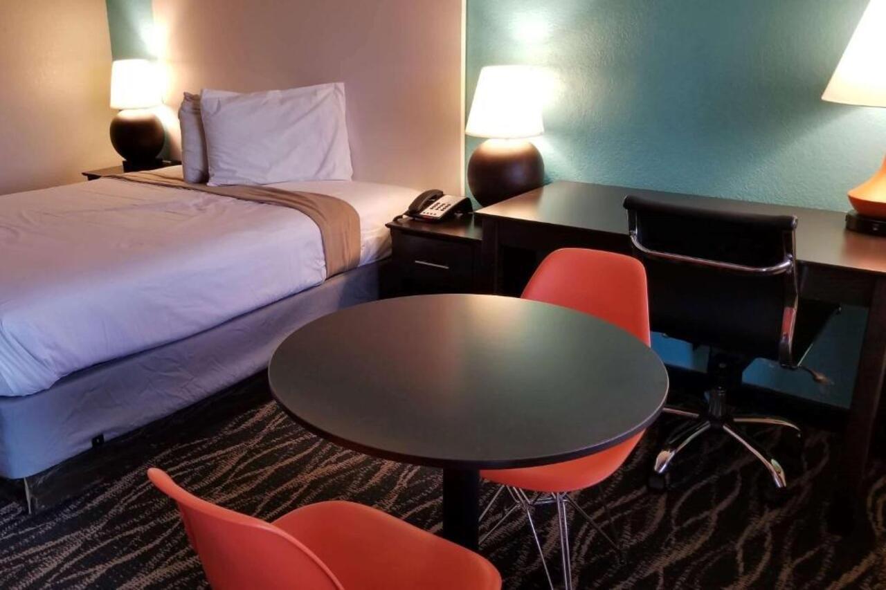 Howard Johnson By Wyndham Houston Hobby Airport Exterior photo