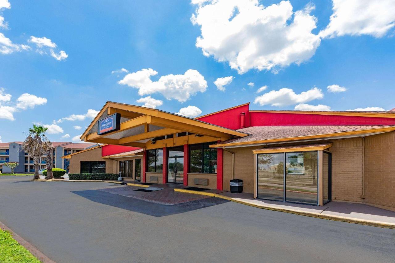 Howard Johnson By Wyndham Houston Hobby Airport Exterior photo