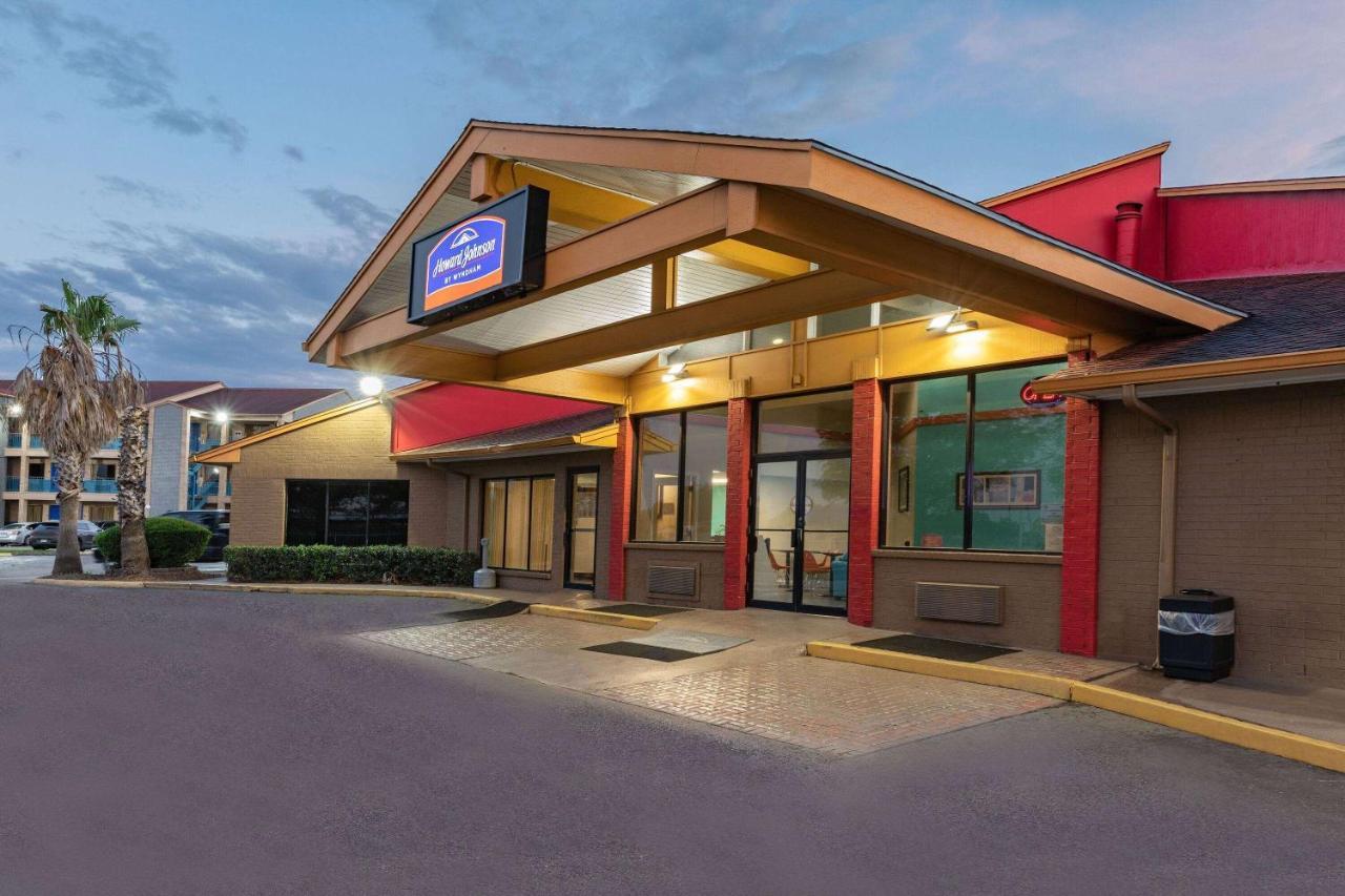Howard Johnson By Wyndham Houston Hobby Airport Exterior photo