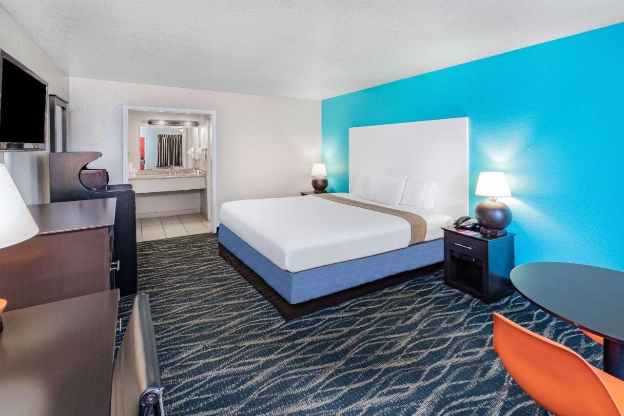 Howard Johnson By Wyndham Houston Hobby Airport Exterior photo