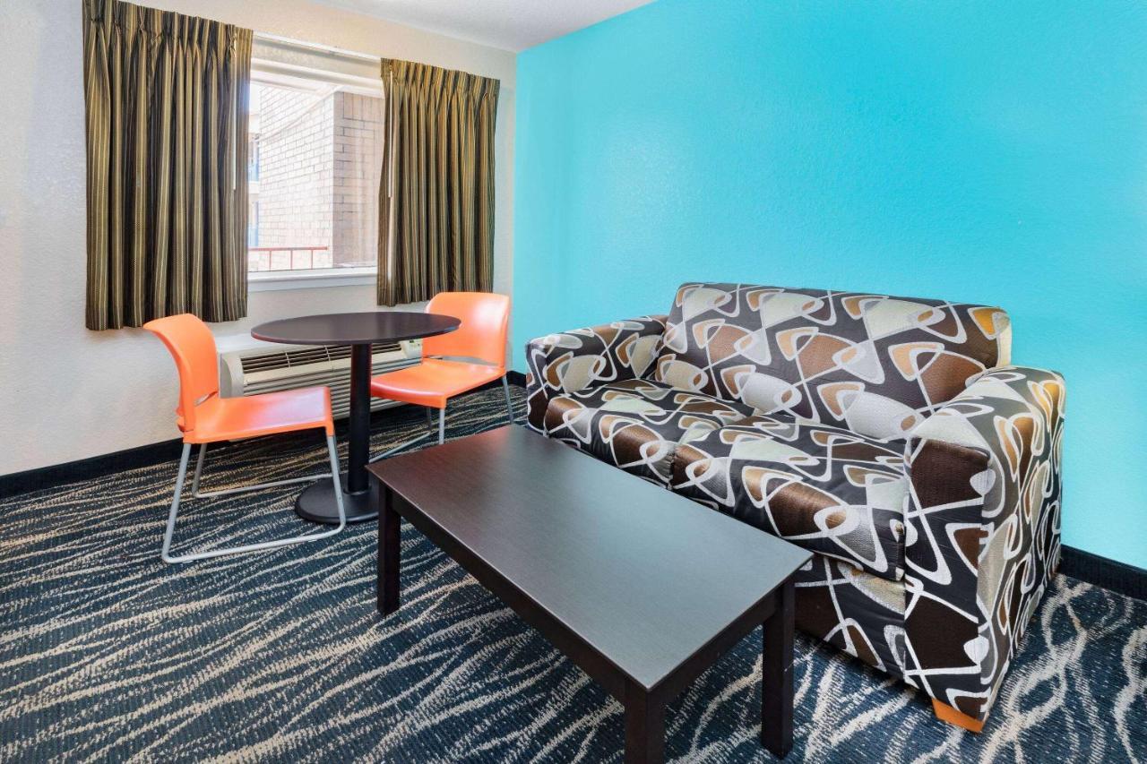 Howard Johnson By Wyndham Houston Hobby Airport Exterior photo