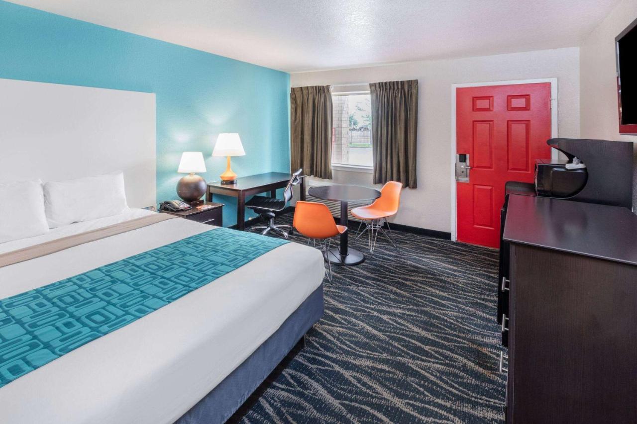 Howard Johnson By Wyndham Houston Hobby Airport Exterior photo