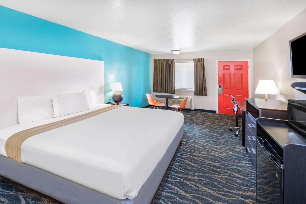Howard Johnson By Wyndham Houston Hobby Airport Exterior photo