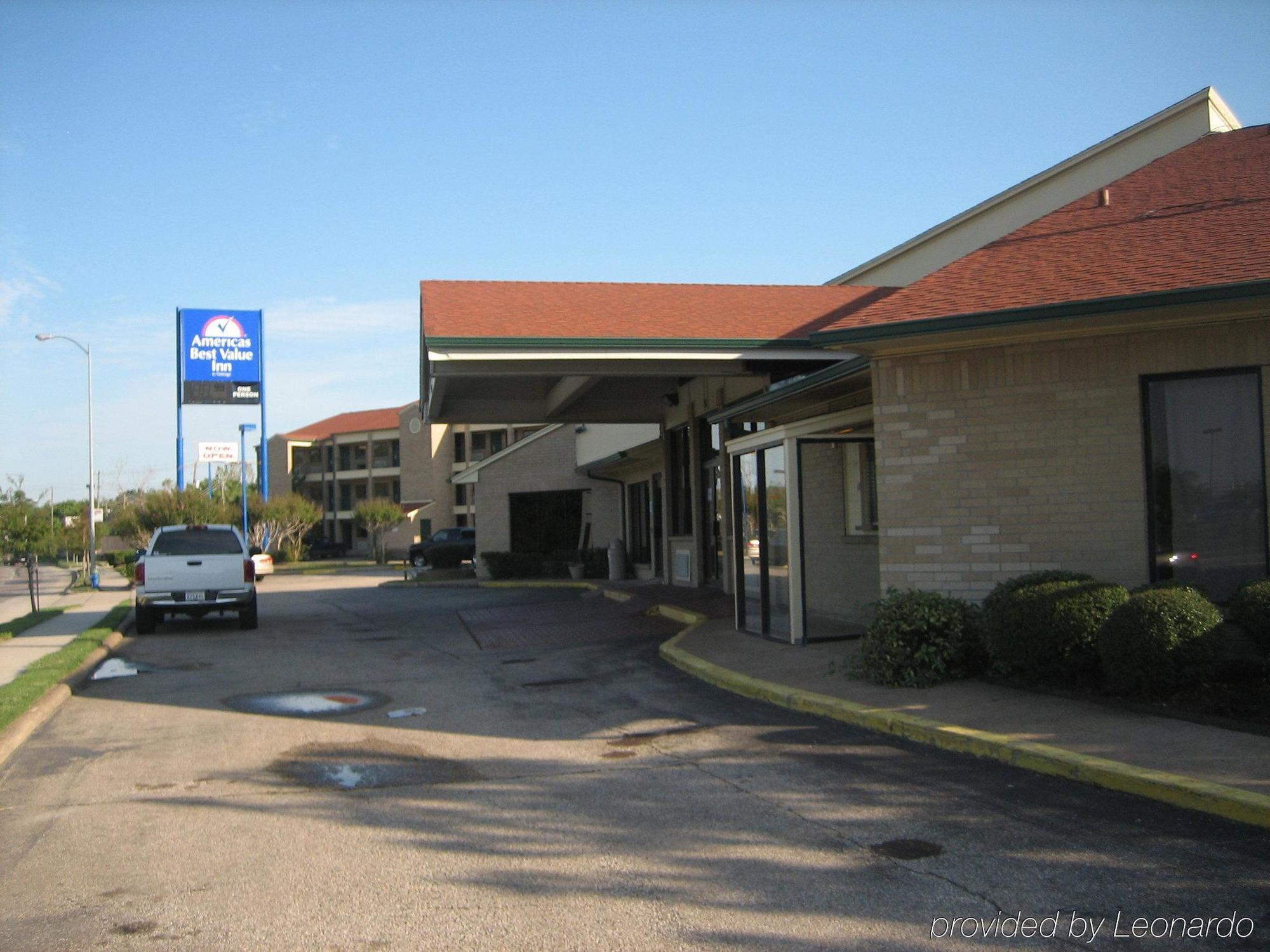 Howard Johnson By Wyndham Houston Hobby Airport Exterior photo