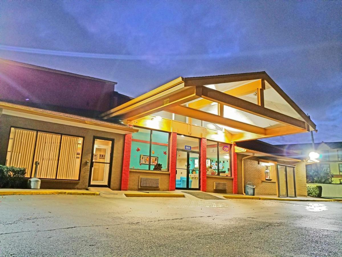 Howard Johnson By Wyndham Houston Hobby Airport Exterior photo