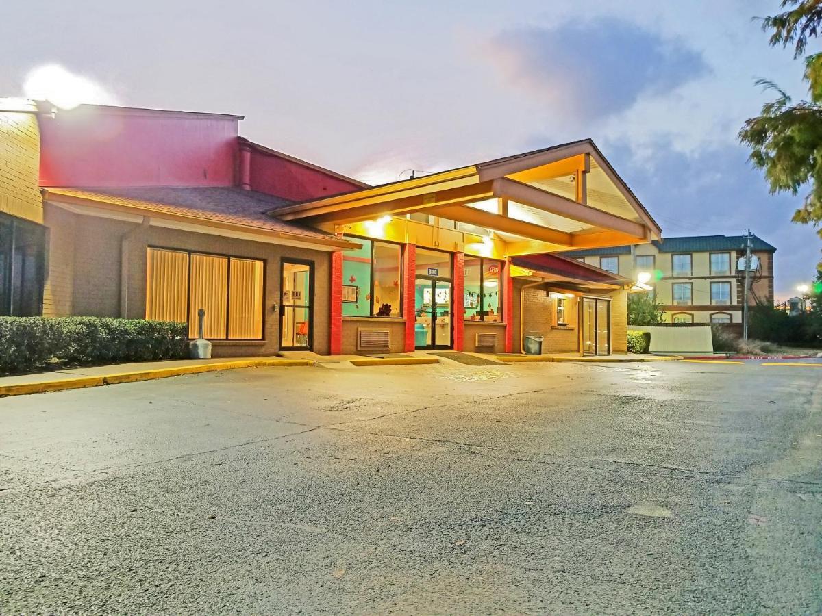 Howard Johnson By Wyndham Houston Hobby Airport Exterior photo