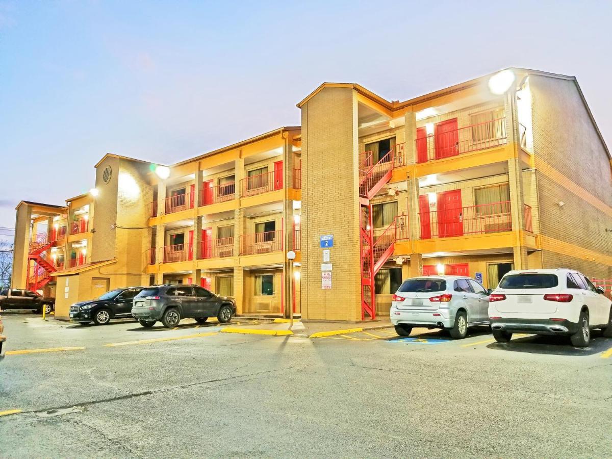 Howard Johnson By Wyndham Houston Hobby Airport Exterior photo