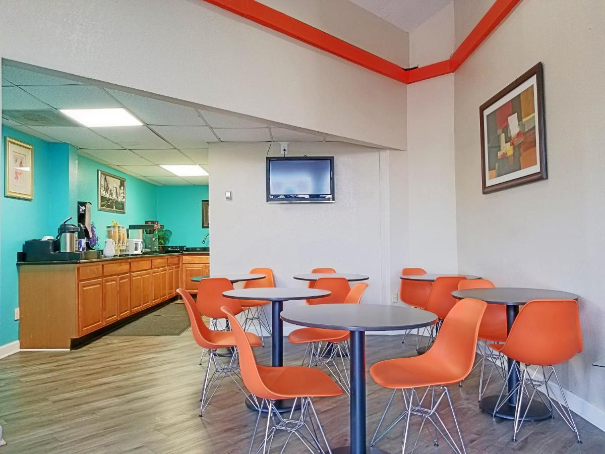 Howard Johnson By Wyndham Houston Hobby Airport Exterior photo